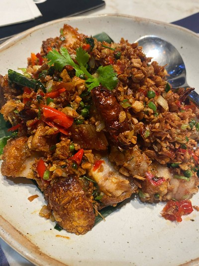 หมูกรอบคั่วพริกเกลือ