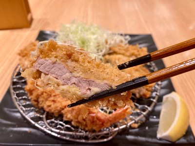 ทงคัตสึหมูสันในขนาดพอดีคำ