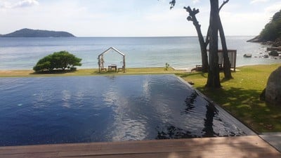 สระว่ายน้ำ/ชายหาด