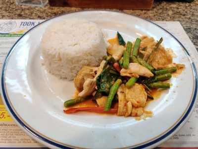หมูผัดพริกแกงราดข้าว