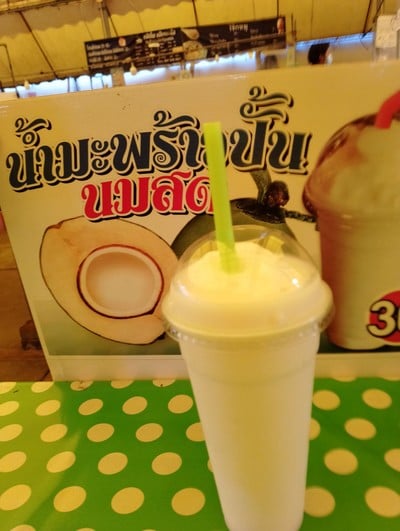 น้ำมะพร้าวปั่นนมสดไม่ใส่นม