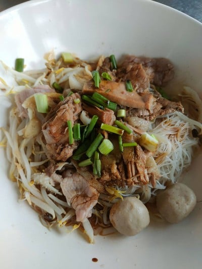 ก๋วยเตี๋ยวเนื้อ สว่างอรุณ (โชคชัย4)