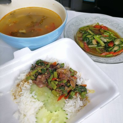 อาหาร หรือ เครื่องดื่ม