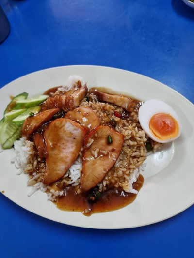 ข้าวหมูแดง หมูกรอบ ใส่ทุกอย่าง