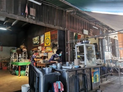 บรรยากาศ ก๋วยเตี๋ยวหมูบ้านบึง เจ้าเก่าโอเค ชุนฮ้อ