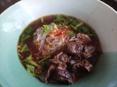 เส้นเล็กหมูตุ๋น