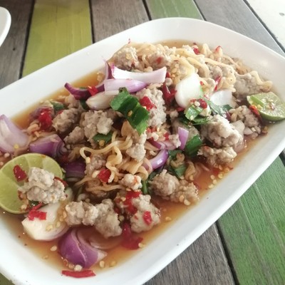 อาหาร หรือ เครื่องดื่ม