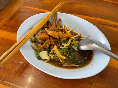 บะหมี่แบนไก่