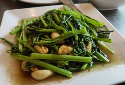 ผักบุ้งผัดพริกกระเทียม (S)