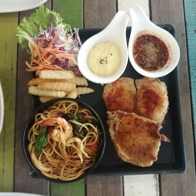 อาหาร หรือ เครื่องดื่ม