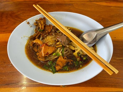 เส้นเล็กไก่