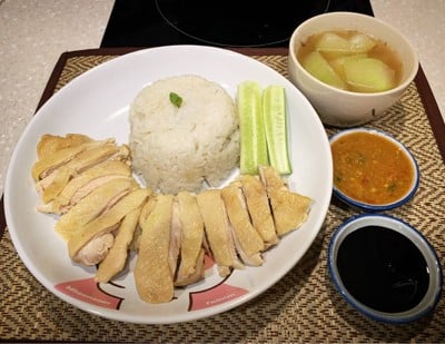 ข้าวมันไก่ในหม้อหุงข้าว