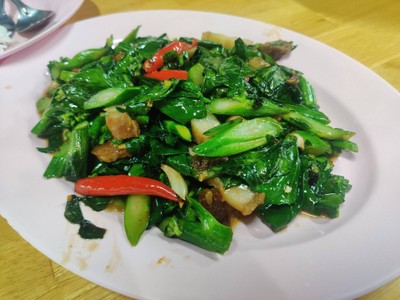 คะน้าหมูกรอบ