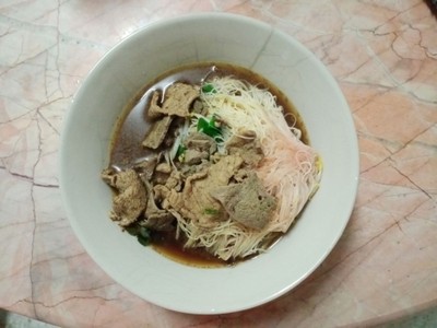 ก๋วยเตี๋ยวเรือน้ำตกหมู