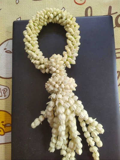 มาลัยกรมะลิพวงกลาง