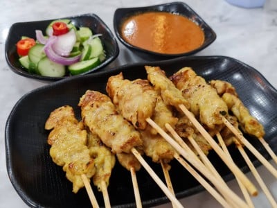 หมูสะเต๊ะนายซ้ง (เจ้าเก่าหน้าร้านสมบูรณ์โภชนา)บรรทัดทอง  บรรทัดทอง