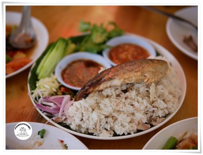 ข้าวขยำปลาทู