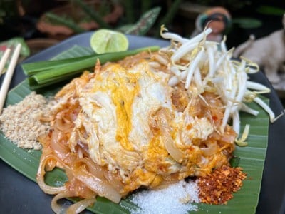 ผัดไทยรวมมิตร ทะเล