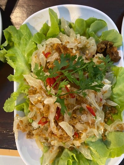 ยำส้มโอปลาดุกฟู