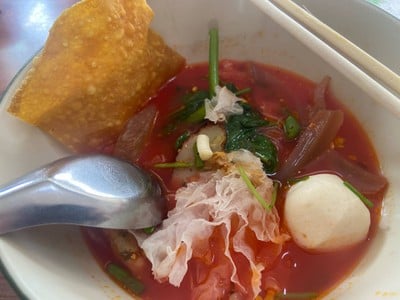 เส้นเล็กเย็นตาโฟต้มยำ