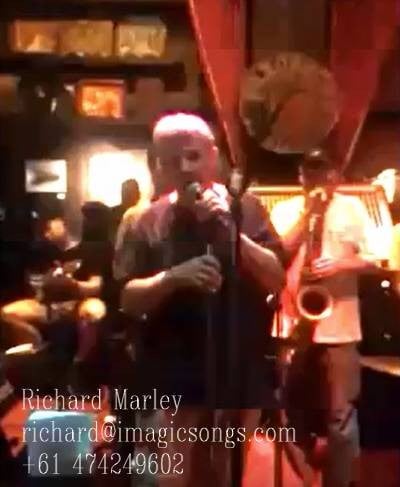รีวิว Saxophone Pub & Restaurant -