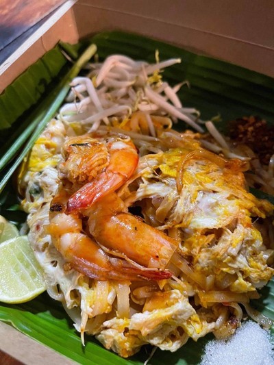 ผัดไทยกุ้ง แม่น้ำ