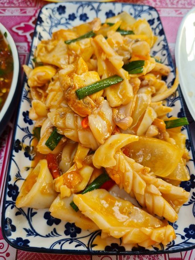 ปลาหมึกผัดไข่เค็ม