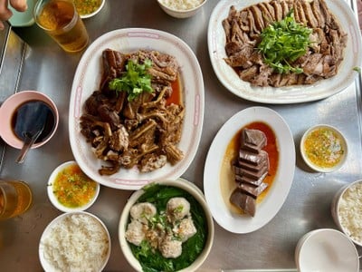 อุไร ห่านพะโล้  ทรงวาด