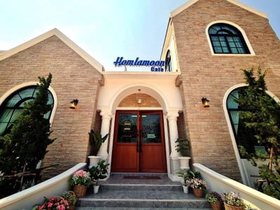 homlamoon cafe