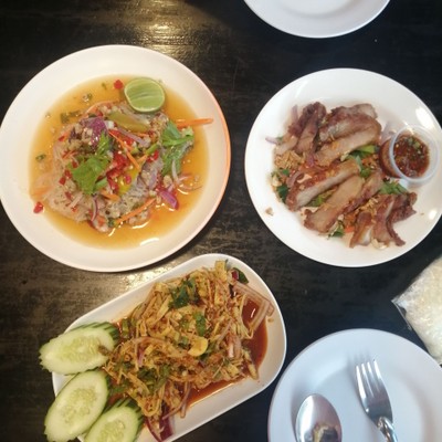 อาหาร หรือ เครื่องดื่ม