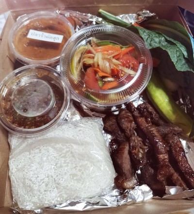 ชุด SET เนื้อแดดเดียวโคขุนโพนยางคำปาร้า&แจ่ว พร้อมส้มตำ ข้าวเหนียว