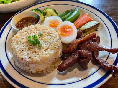 ข้าวคลุกน้ำพริกมะเขือส้ม