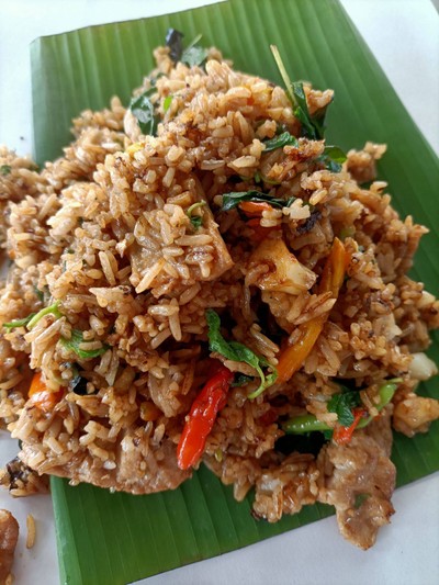 ข้าวผัดพริกคลุกทะเล จัดจ้าน