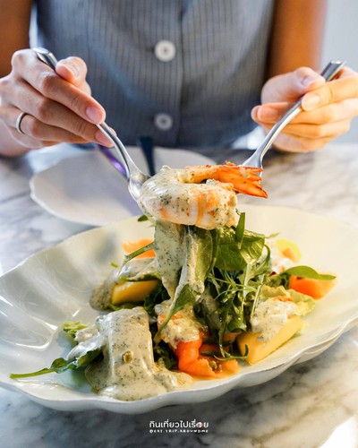 Smoked Salmon / Mango / Prawn / Greens / Dill Dream