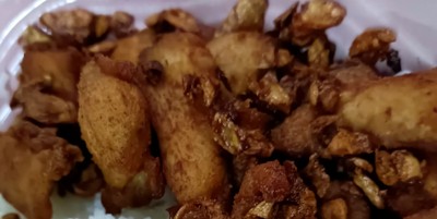 อกไก่ทอดกระเทียม ( S )
