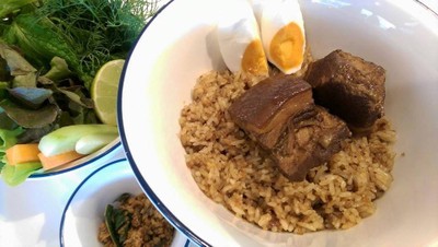 ข้าวผัดน้ำพริกลงเรือ