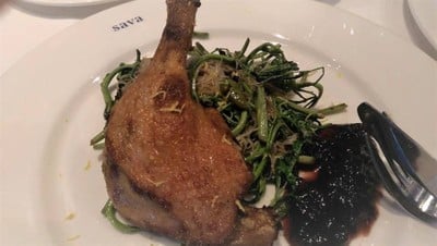 หมี่กระเฉดราดซอสเคนเบอรี่