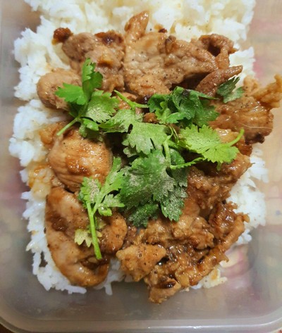 ข้าวหมูกระเทียมกรุบกริบ
