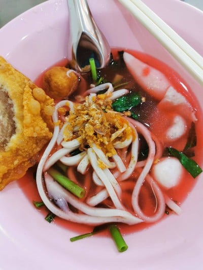 ภูมิใจเสนอ ก๋วยเตี๋ยวลูกชิ้นปลา&ข้าวมันไก่