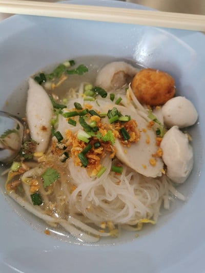 ภูมิใจเสนอ ก๋วยเตี๋ยวลูกชิ้นปลา&ข้าวมันไก่