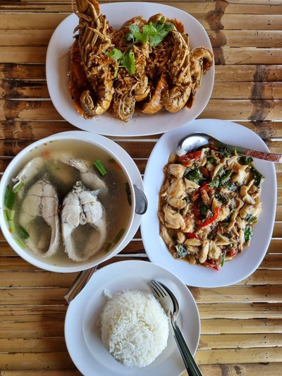 อาหาร หรือ เครื่องดื่ม