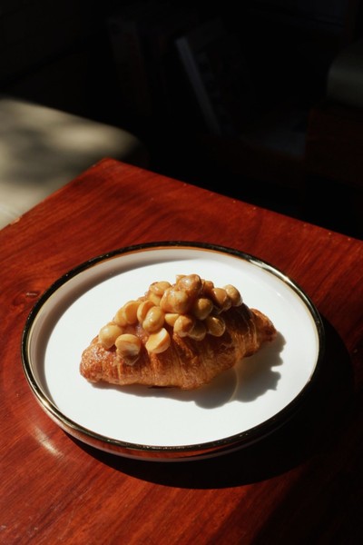 MACADAMIA CROISSANT