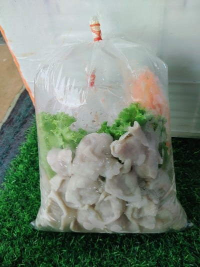 เกี๊ยวปลาลวกจิ้ม ฟรีน้ำจิ้มยำฟรี-500กลัม