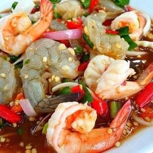ยำกุ้งสองใจ
