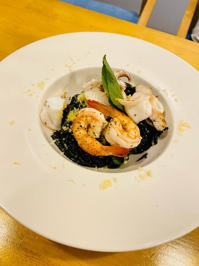 สปาเก็ตตี้หมึกดำซีฟู้ด