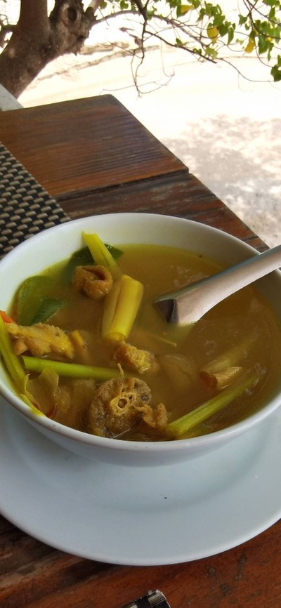 ไก่บ้านต้มขมิ้น