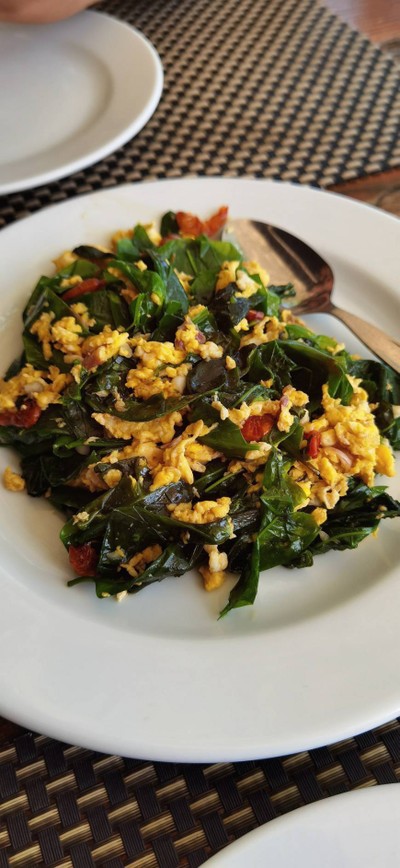 ใบเหลียงผัดไข่