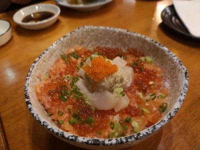 ข้าหน้าแซลมอนสับกับหอยเชลล์มันปู
