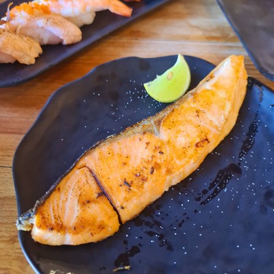 แซลมอนย่างเกลือ