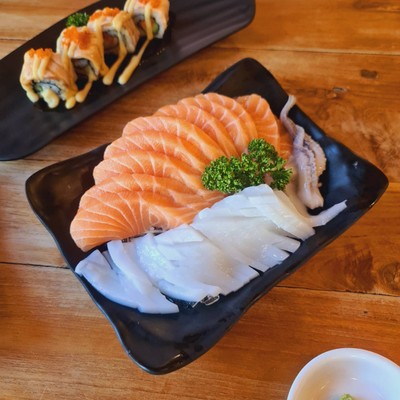 หมึกหอม และ ซาชิมิแซลมอน